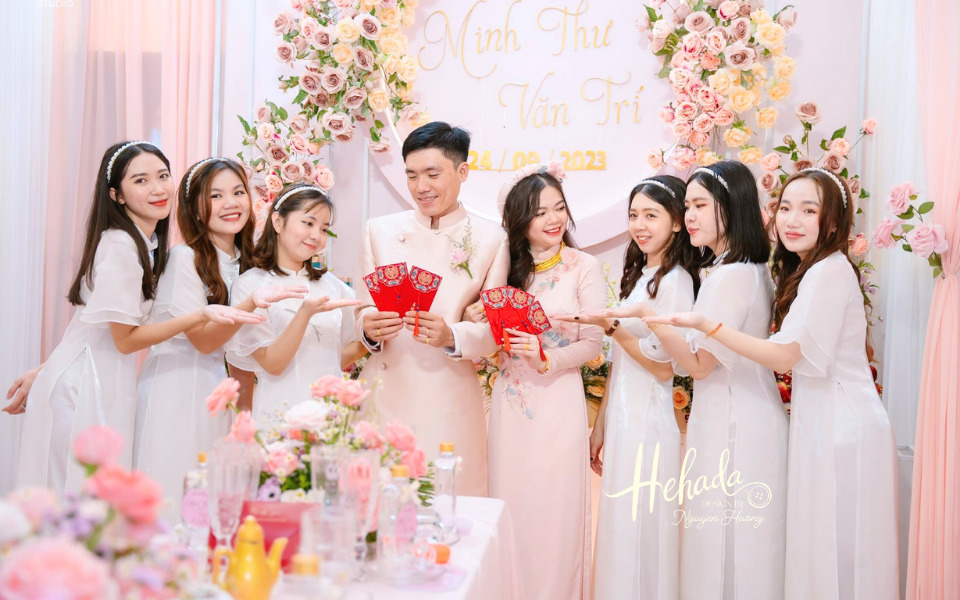áo dài cưới màu hồng hehada