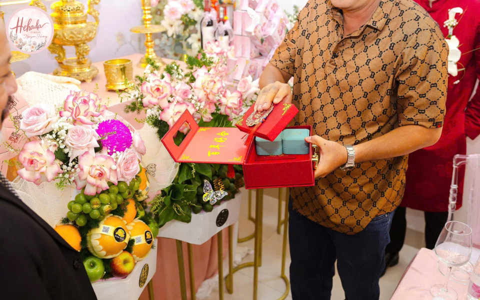 mâm lễ đen