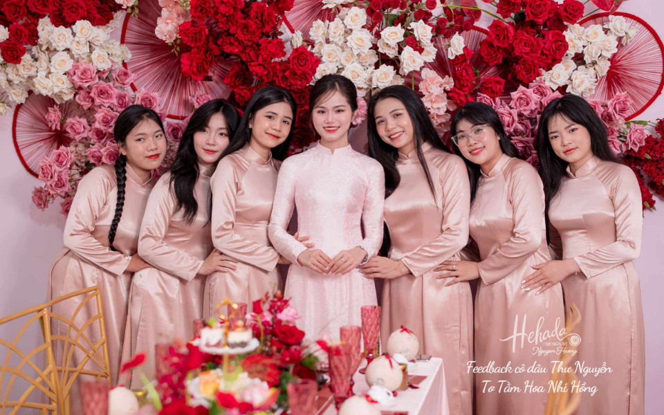 may áo dài cưới cô dâu chú rể