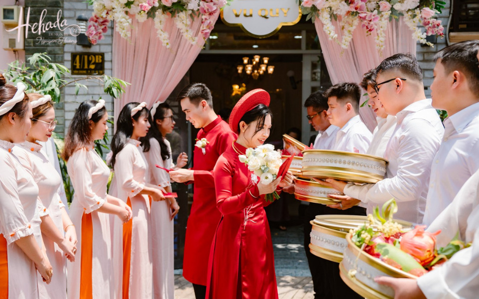 nhà gái cần chuẩn bị gì cho đám hỏi