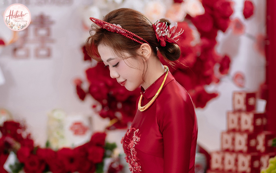 mấn cô dâu mặc áo dài