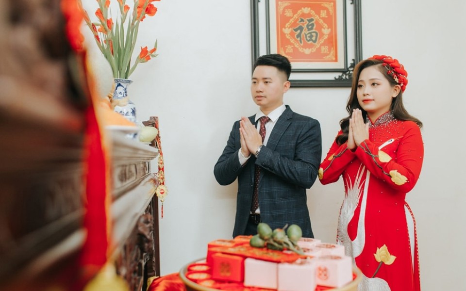 trang trí bàn thờ gia tiên