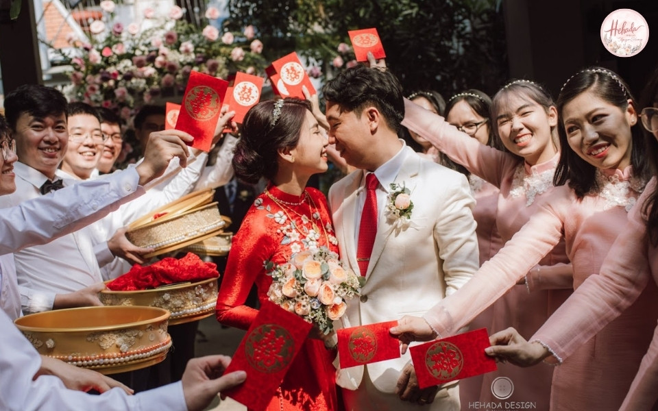 Trao tráp dạm ngõ