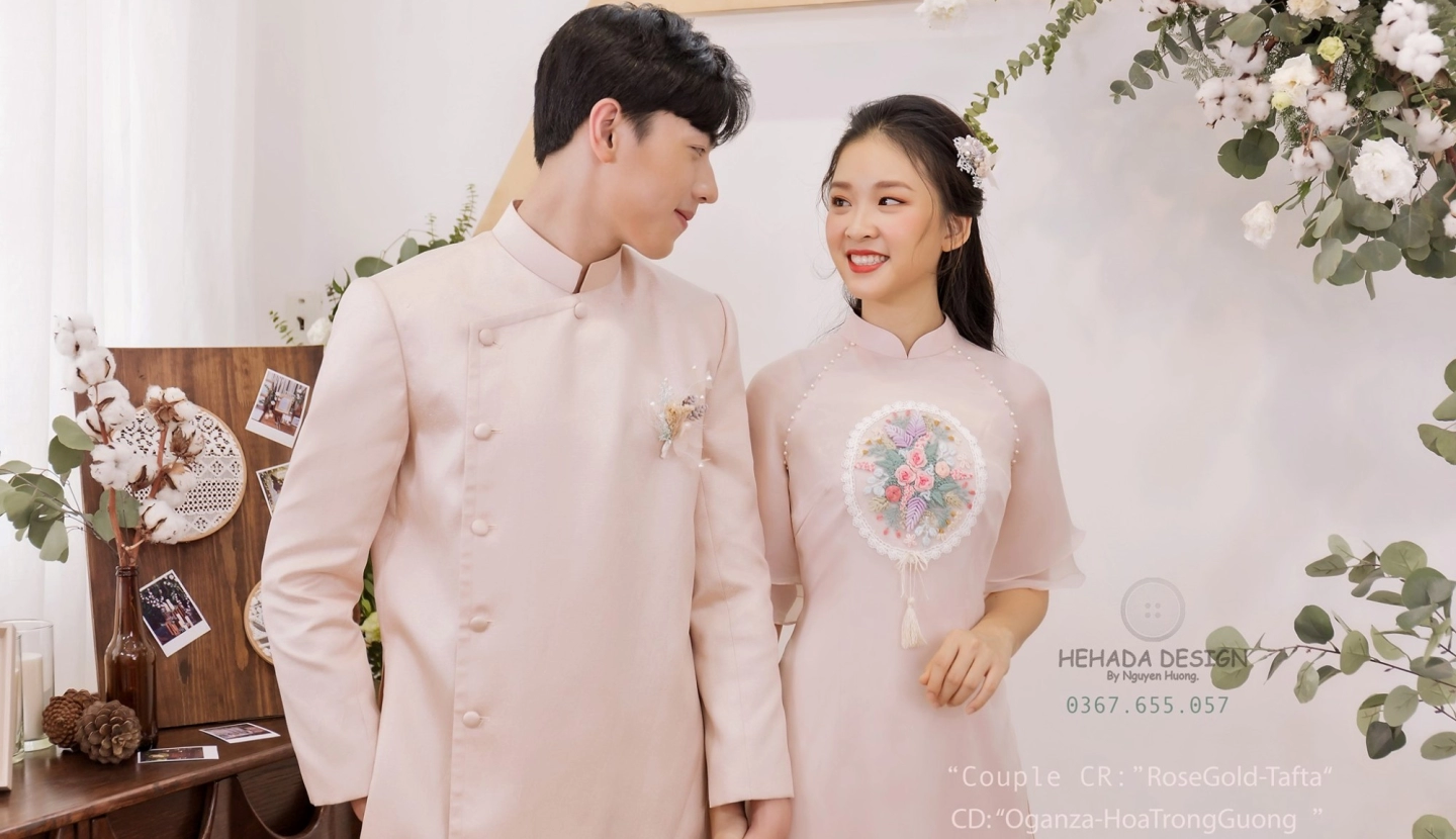 ao-dai-hoa-trong-guong