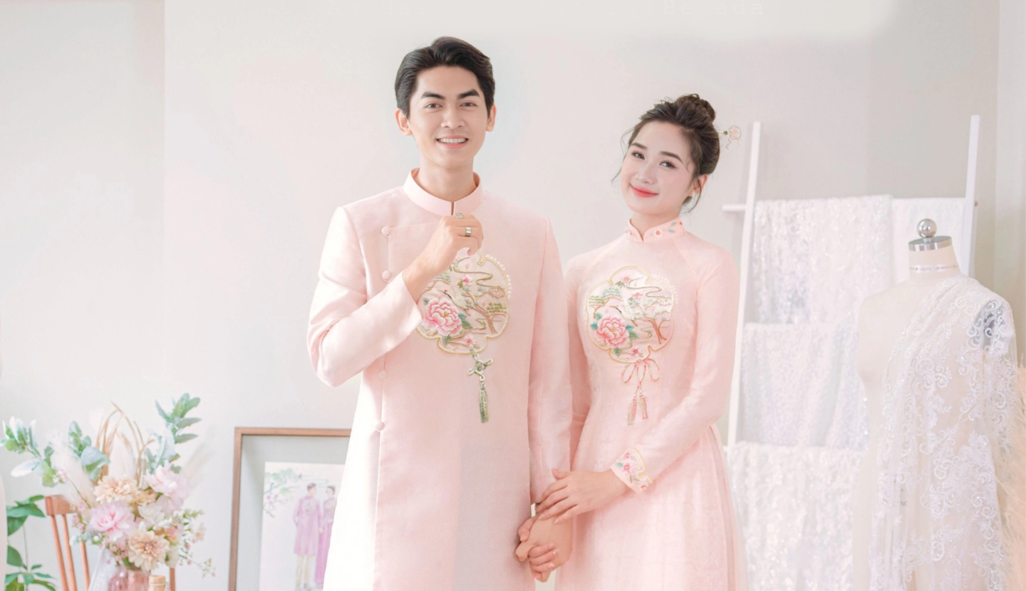 ao-dai-cuoi-phien-ngoc-hong