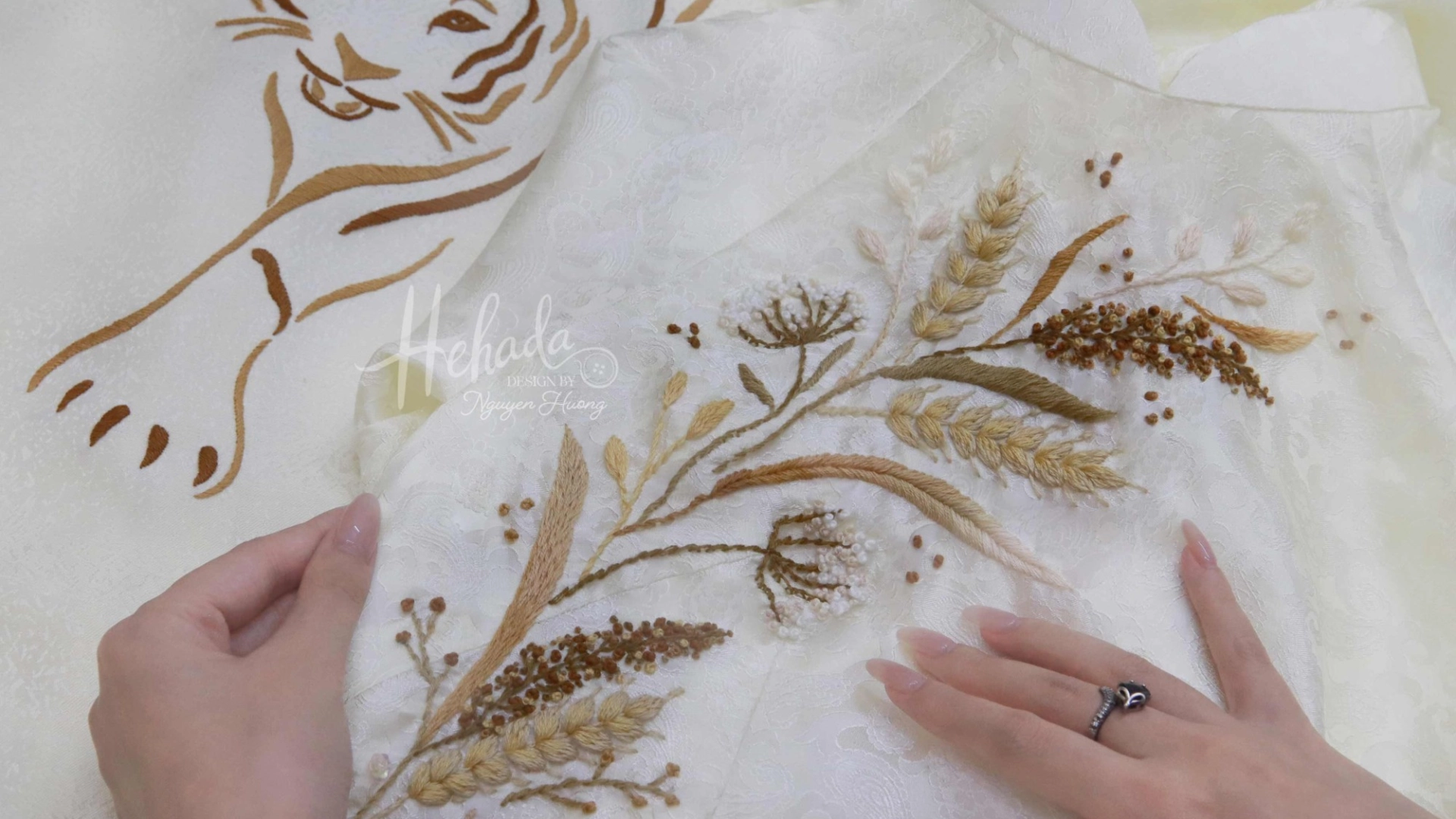 ao-dai-nam-theu-ho
