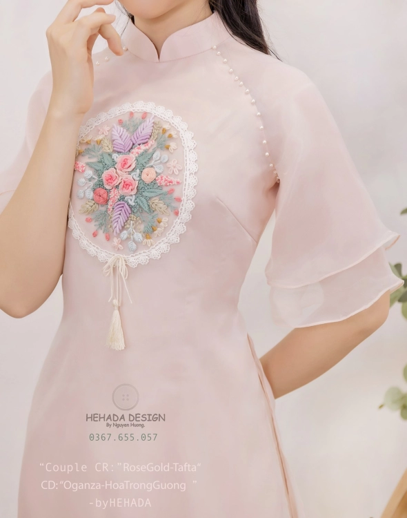 ao-dai-hoa-trong-guong