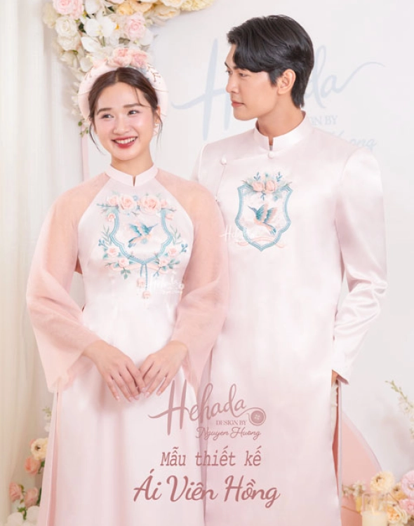 ao-dai-cap-doi-ai-vien-hong