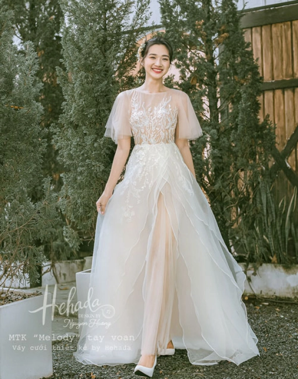 vay-cuoi-the-melody-fly-dress