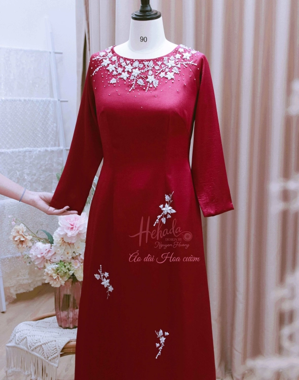 ao-dai-ba-sui-do-hoa-cuom