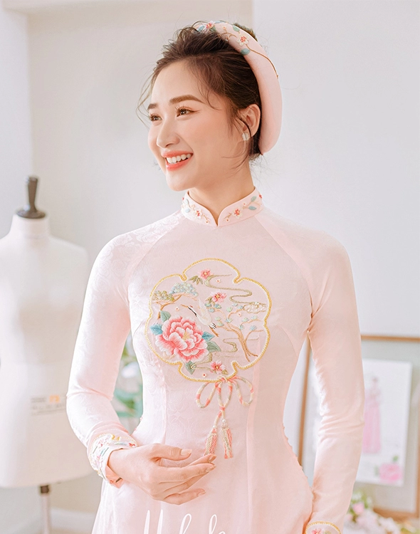 ao-dai-cuoi-phien-ngoc-hong