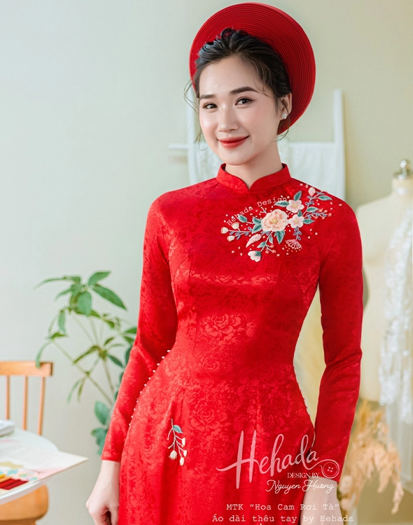 ao-dai-cuoi-hoa-cam-roi-ta