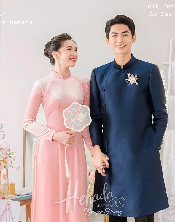 ao-dai-cuoi-couple-hong-nhung-navy