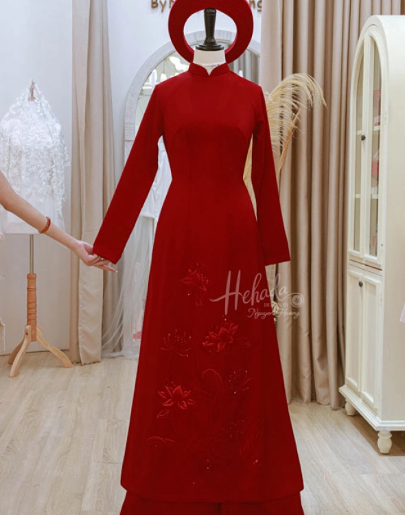 ao-dai-cap-doi-sen-do-