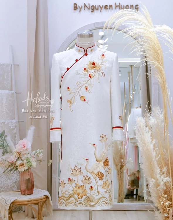 ao-dai-chu-re-hoa-sen-chim-hac