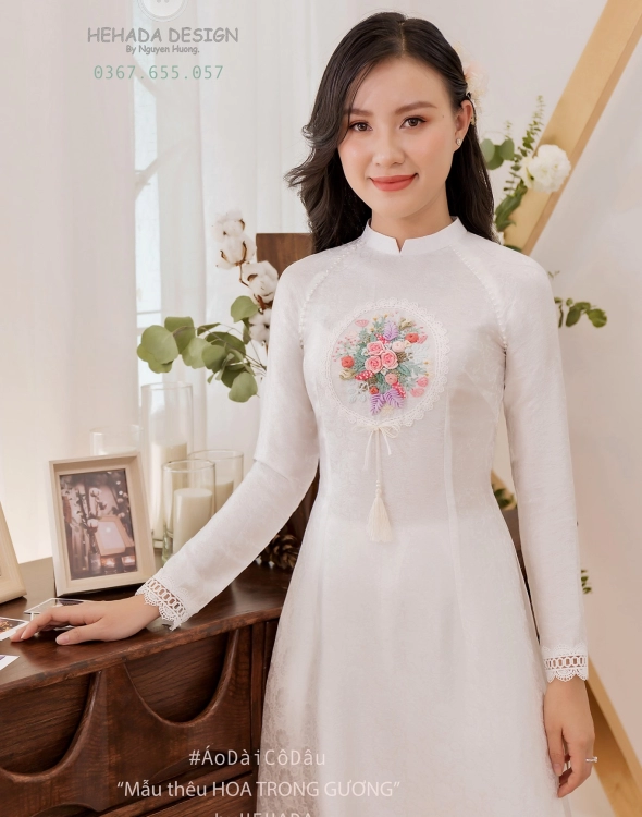 ao-dai-hoa-trong-guong-tone-trang