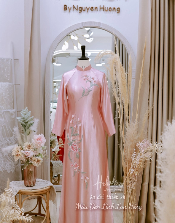 ao-dai-ba-sui-mau-don-linh-lan