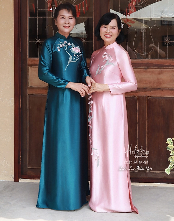 ao-dai-ba-sui-mau-don-linh-lan-xanh